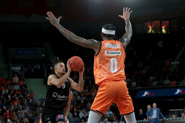 阿诺德在 阿诺德在