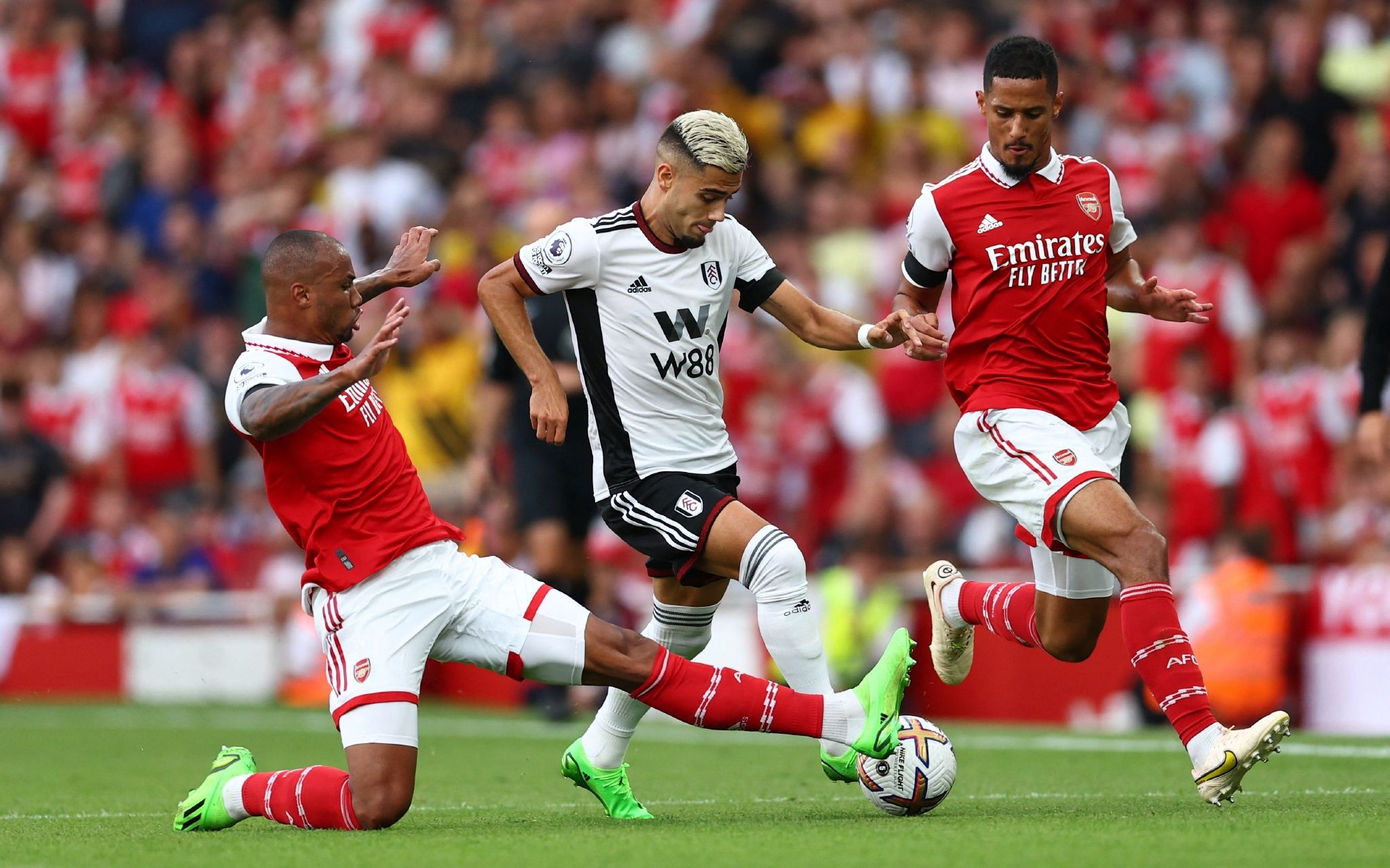 勇士内线必 勇士内线必