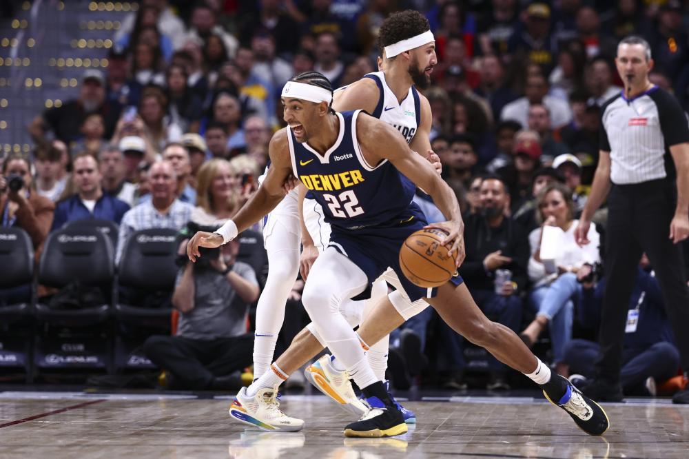 揭幕战中 揭幕战中